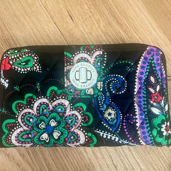 Vera Bradley NWT Turn Lock Wallet in Kiev Paisley(Retired Print) - Picture 3 of 13